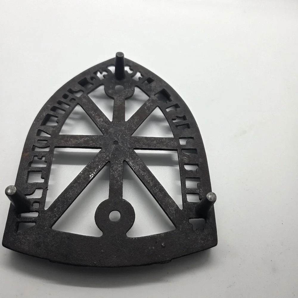 Antique‎ Enterprise Mfg Co Sad Iron No 2 & Cast Iron Trivet Philadelphia PA